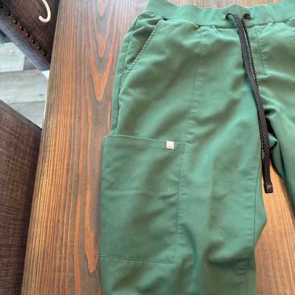 Fabletics Hunter Green Joggers Scrub Pants - Picture 8 of 15